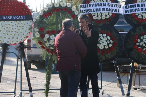 Ş­e­h­i­t­ ­c­e­n­a­z­e­s­i­n­d­e­ ­K­ı­l­ı­ç­d­a­r­o­ğ­l­u­­n­a­ ­t­e­p­k­i­